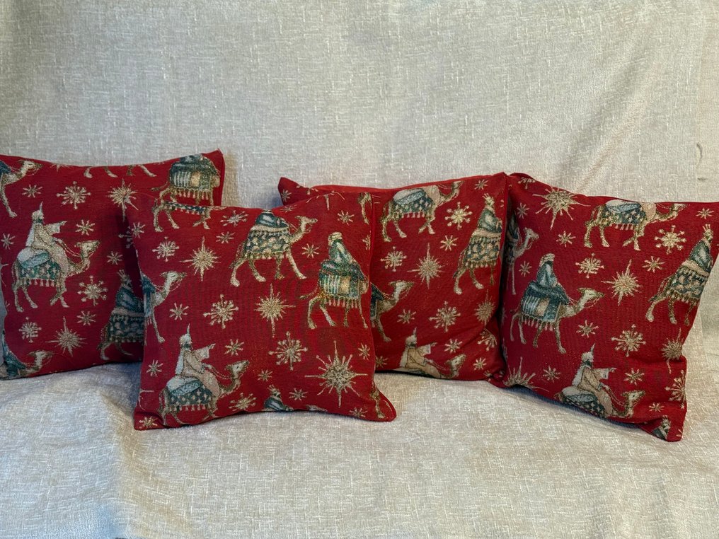 四个靠垫，采用戈贝林织物，带有圣诞装饰 lurex，描绘三贤士与骆驼的图案。 - 墊子 #2.1
