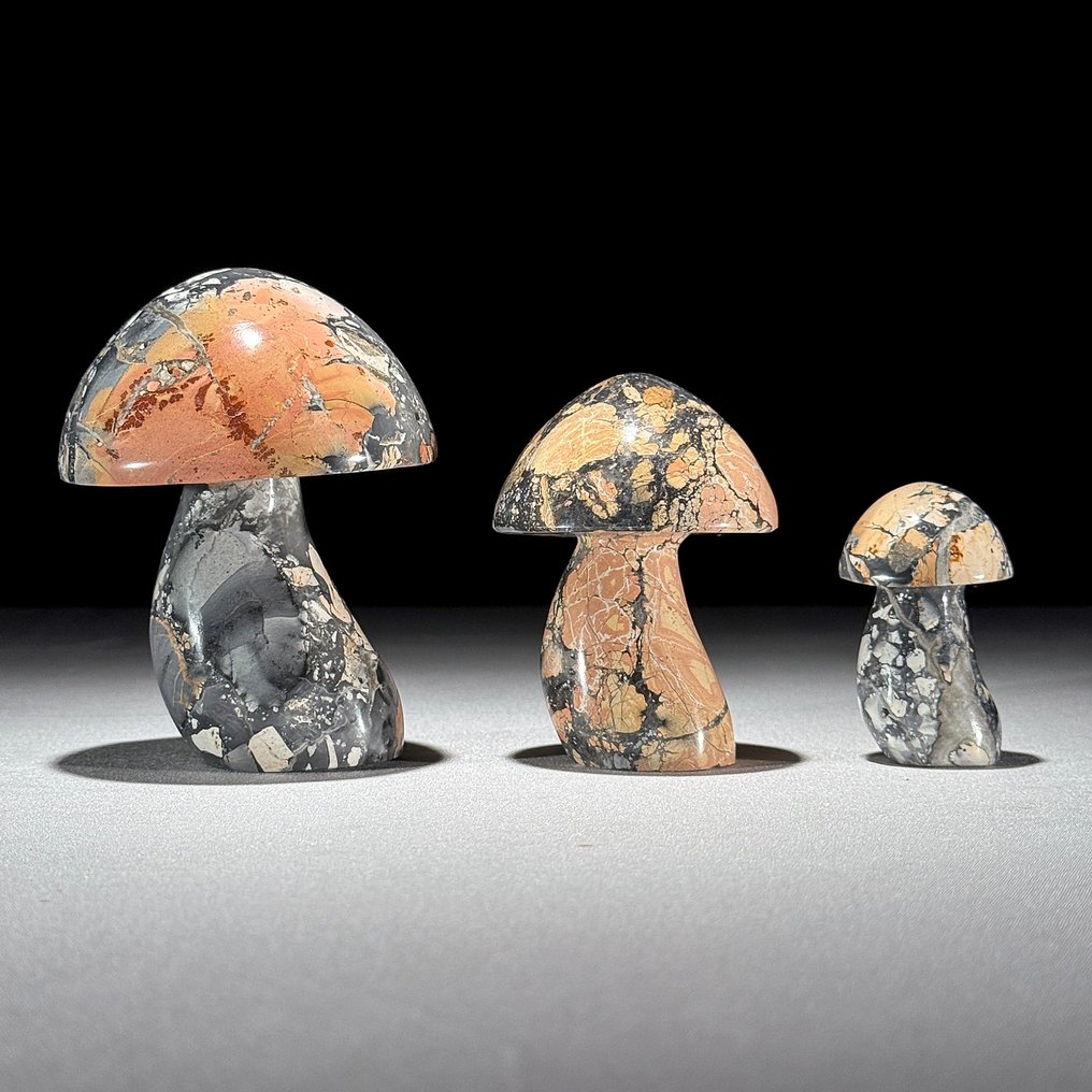 PREȚ FĂRĂ REZERVĂ - Set minunat de 3 Jasper Maligano roșu În formă de ciupercă - Înălțime: 10.2 cm - Lățime: 7.7 cm- 1000 g - (3) #2.1