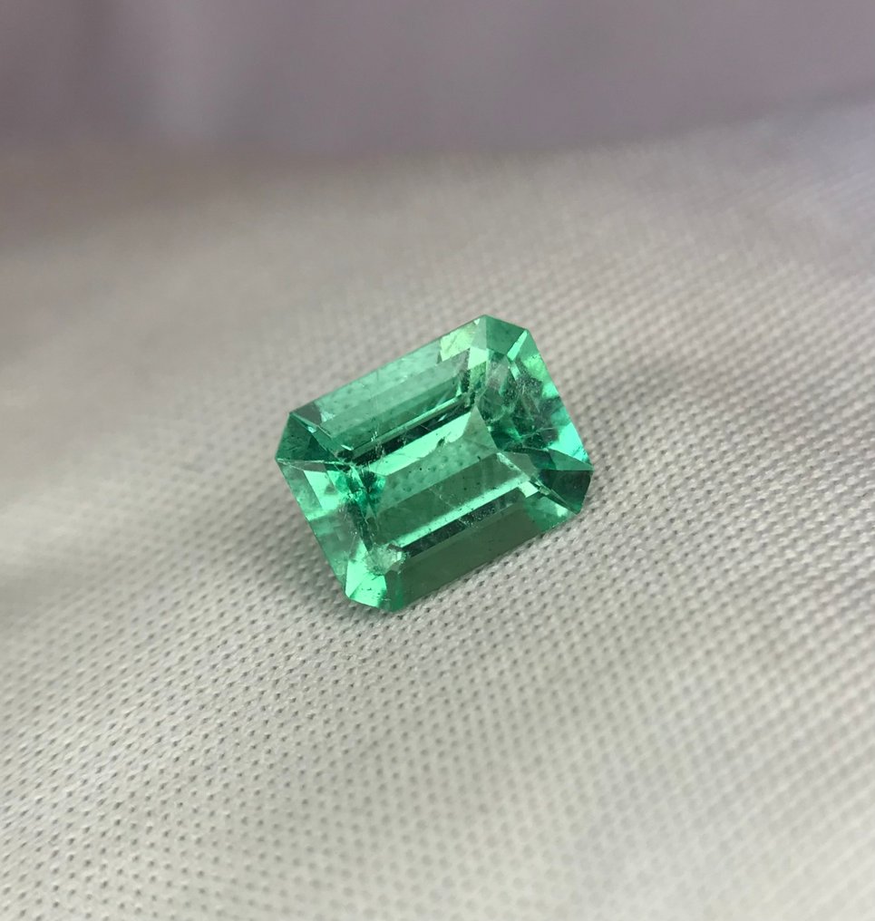 1 pcs Grønn Smaragd - 1.33 ct - Det internasjonale gemologiske institutt (IGI) - Colombiansk smaragd #2.1