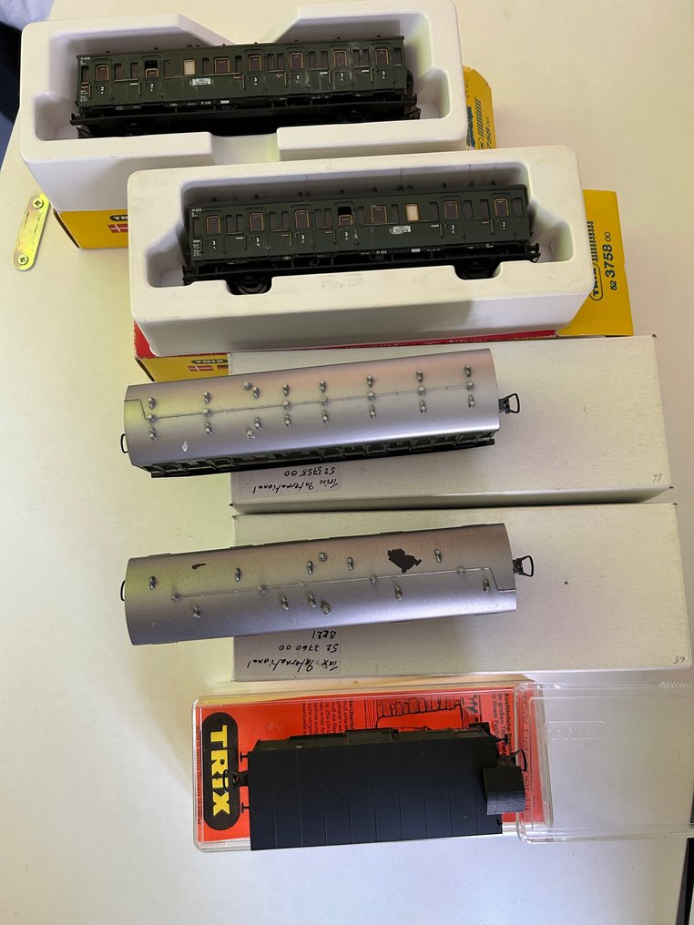 Trix H0 - 3758/3759/3601 - Modelltog passasjervogn (5) - 5 togvogner - K.Bay.Sts.B, DR (DDR) #1.0