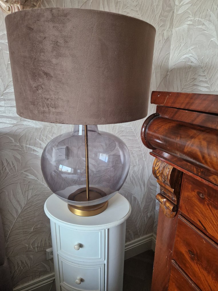 台灯 (2) - 大型台灯，彩色玻璃制成，配有天鹅绒大灯罩。 - 铸造黄铜, 丝绒 #4.3