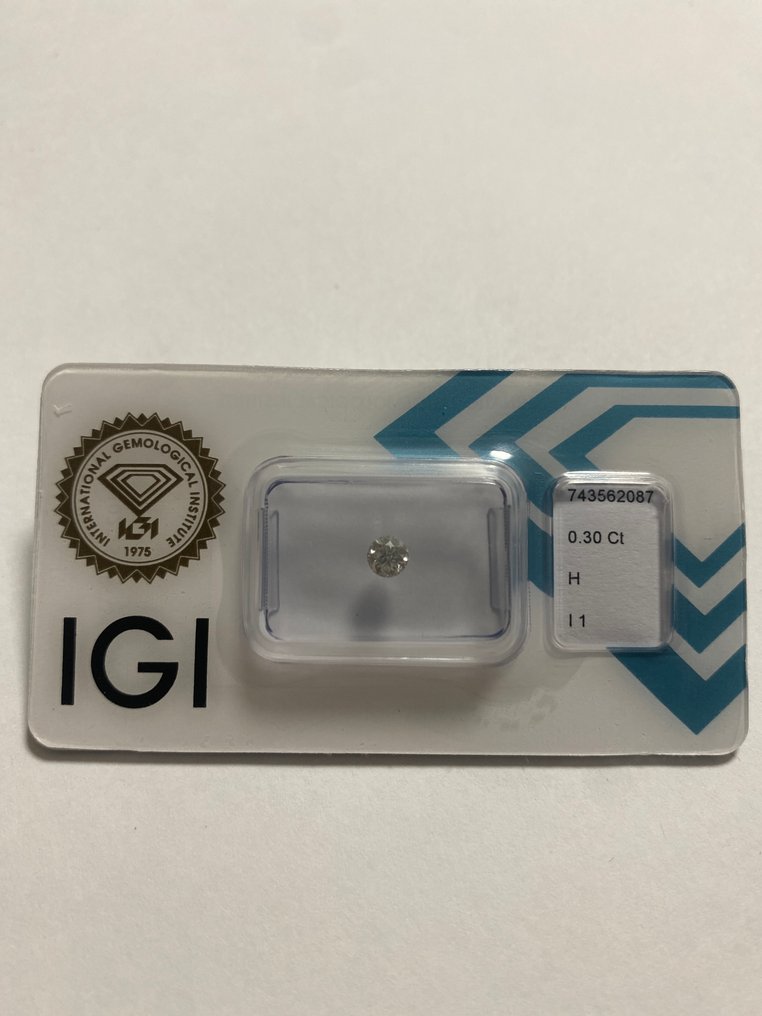 沒有保留價 - 1 pcs 鑽石 (天然) - 0.30 ct - 圓形 - H(次於白色的有色鑽石) - I1 - 國際寶石學院(International Gemological Institute (IGI)) #1.0