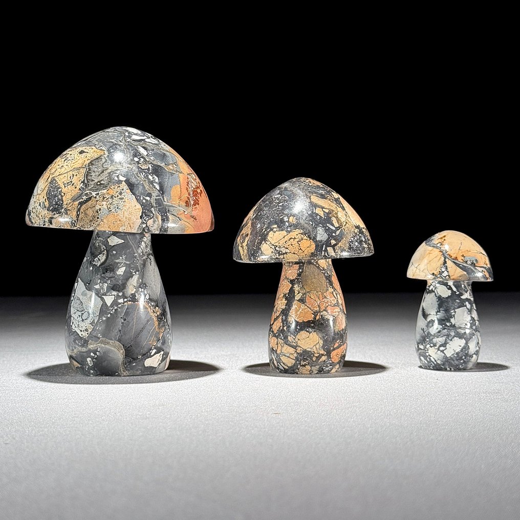 PREȚ FĂRĂ REZERVĂ - Set minunat de 3 Jasper Maligano roșu În formă de ciupercă - Înălțime: 10.2 cm - Lățime: 7.7 cm- 1000 g - (3) #3.2