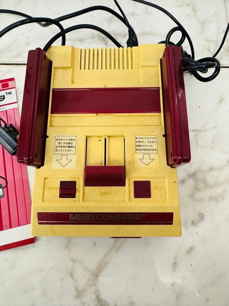 Nintendo - Family Computer (Famicom) - With Box, Controllers, AC Adapter & Manuals (Japan) - Κονσόλα βιντεοπαιχνιδιών - Στην αρχική του συσκευασία #1.0