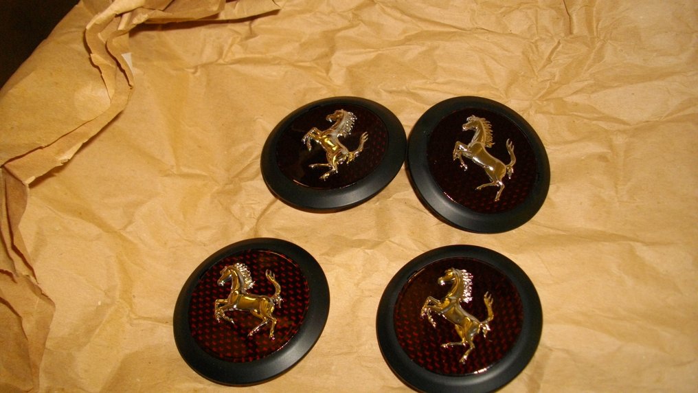 Ανταλλακτικό αυτοκινήτου - Ferrari - n.4 HUBCAP wheels Coppette ruota carbonio FERRARI LAFERRARI 306689 - After 2000 #1.0