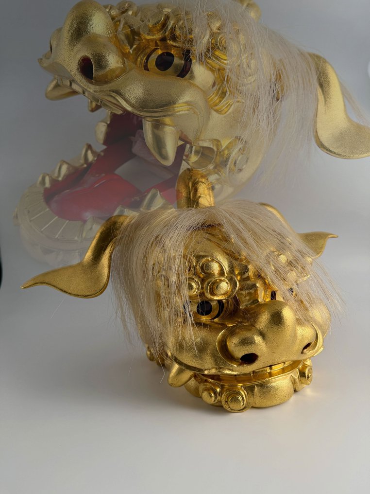 Ιαπωνισμός Σίντο · Κεφάλι λιονταριού SHISHI, ξύλινο γλυπτό με χρυσή βαφή. - Kamo Banzai - Object shinto - Shōwa period (1926-1989) #1.0