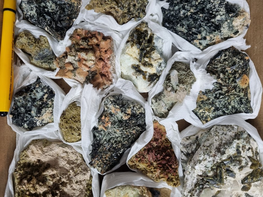 Big Lot HQ epidotklynger 13 - 4 cm Krystalklynge- 3.07 kg #3.2