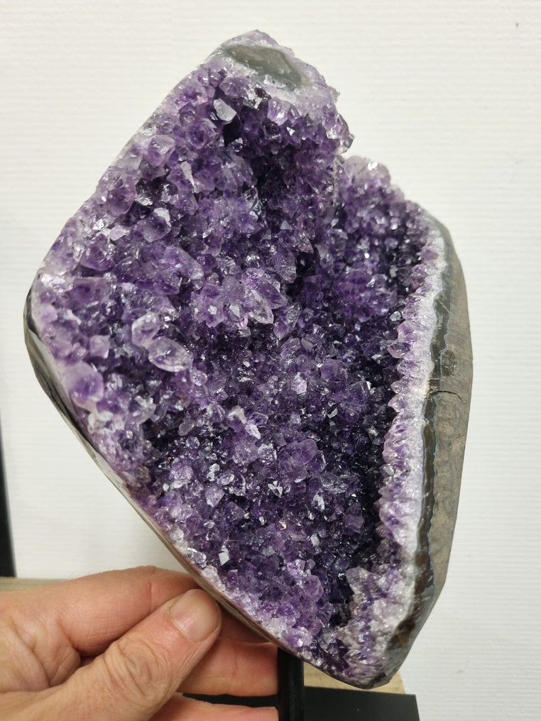 Geoda HQ Amethyst pe suport de oțel de lux. - Înălțime: 260 mm - Lățime: 130 mm- 2.66 g #2.1