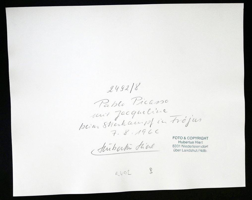 Hubertus Hierl (1940) - Pablo Picasso und Jacqueline beim Stierkampf in Fréjus (7.8.1966) - Vintage, Silbergelatine (Baryt) #2.1