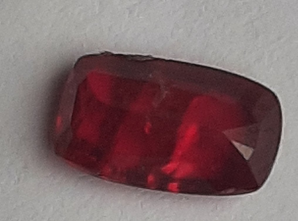 Red Ruby  - 1.03 ct - Bellerophon Gemlab - Intense very rare Ruby #1.0
