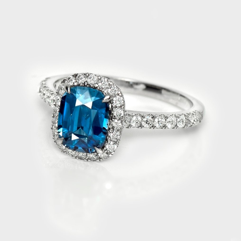 Ingen reservasjonspris - Ring - 14 karat Hvitt gull, HRD 1,58 ct Uoppvarmet Intens Blå - 2.01ct. tw. Spinell - Diamant #2.1