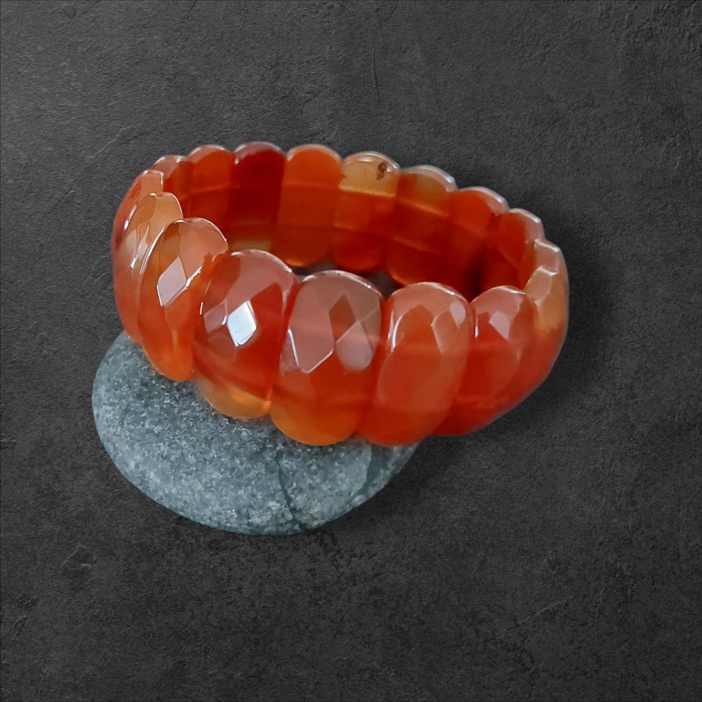Beautiful quality carnelian. XL bracelet format. Natural stone without defects. - Height: 2.5 cm - Width: 0.5 cm- 68 g #1.0