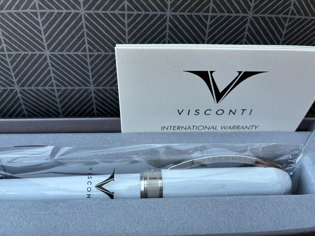 Visconti - Rambrandt White - No Reserve Price - Pen #2.1