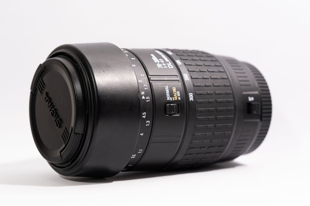 Sigma 4-5.6/70-300mm DL Macro Super Camera lens #1.0
