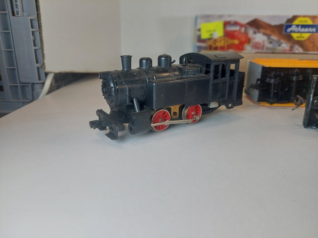 Bachmann, Other H0 - 模型貨運火車組合 (9) - 美国蒸汽调车机和8节货运车厢 #4.3