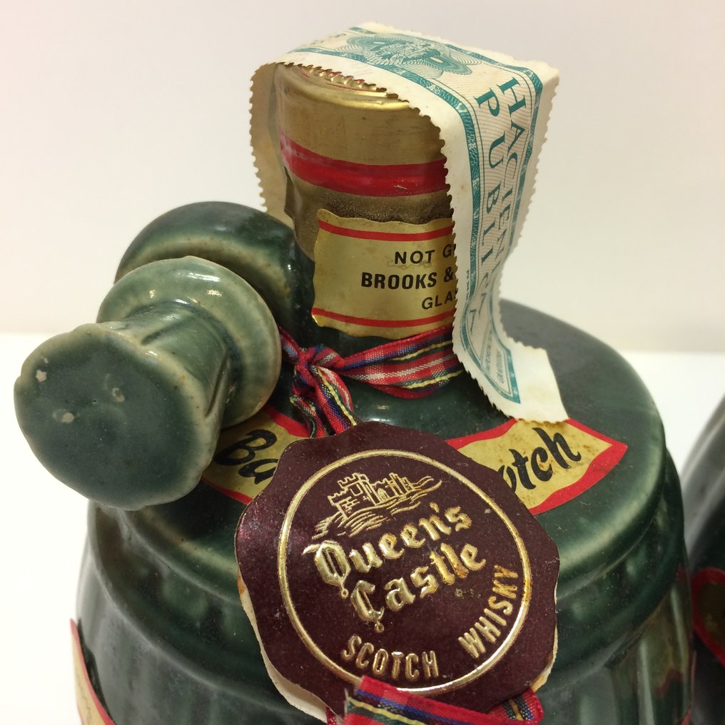 Queen's Castle A Barrel O' Scotch  - b. 1970s - 75cl - 2 bottles #3.2