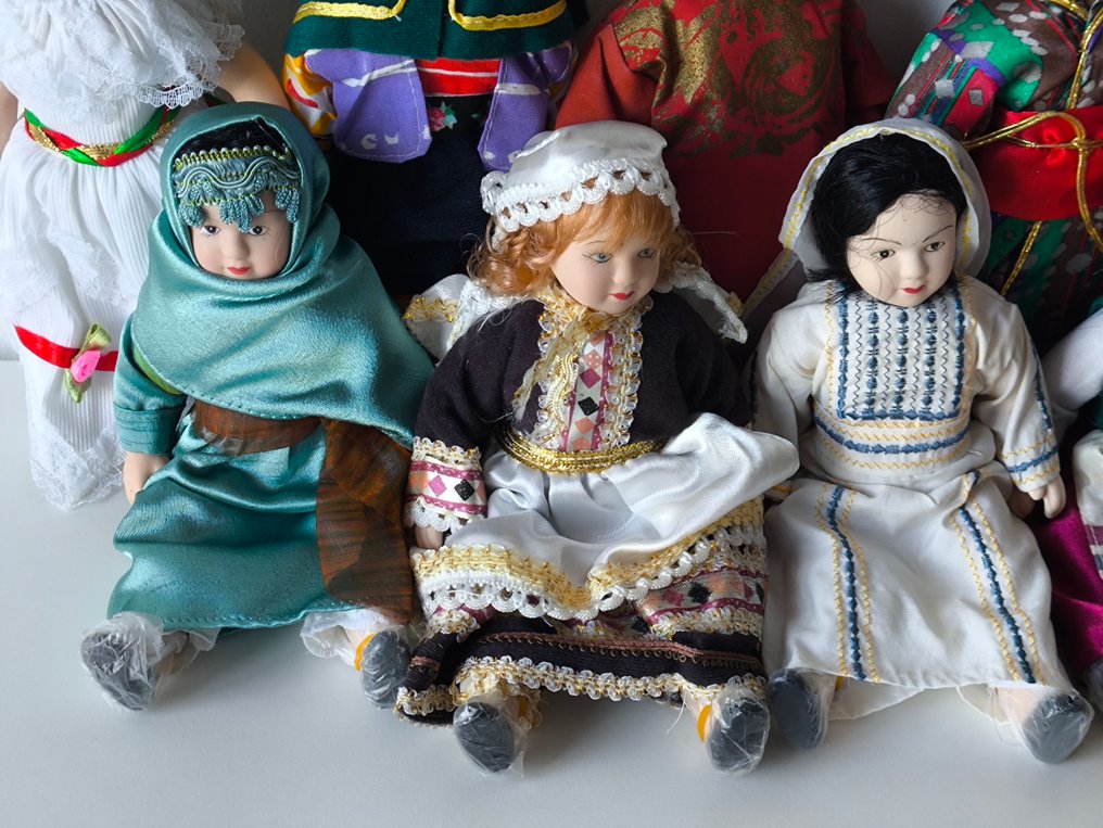 Collezione a tema - 11 Bambole del Mondo #3.2