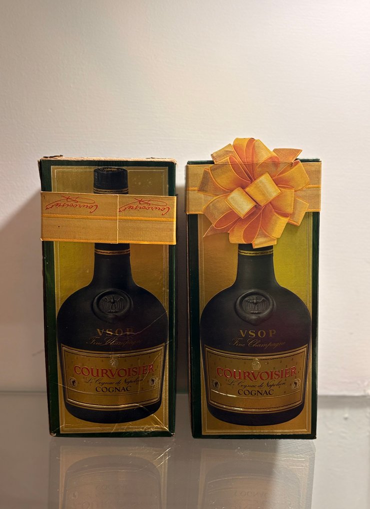 Courvoisier - VSOP - boxed  - b. Anni ‘80 - 70cl - 2 bottiglie #1.0