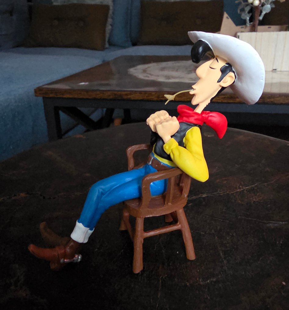 Statuetta - Lucky Luke assis sur chaise - Plastica #1.0