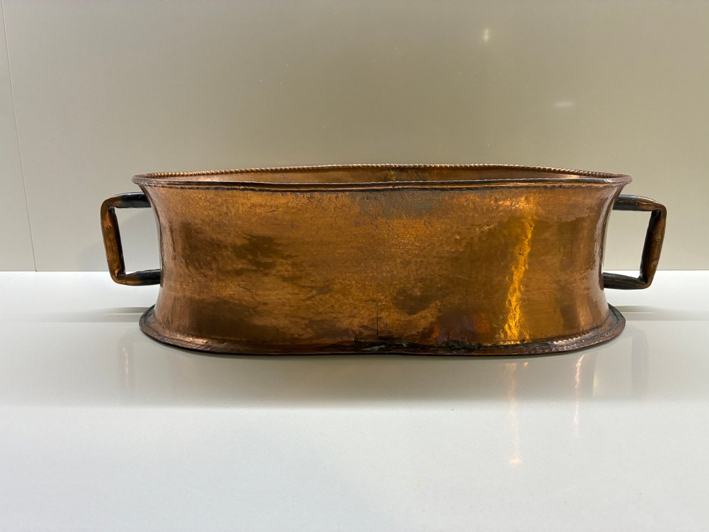 Astia - Kupari - 1910-1920 - Pronssinen säiliö. #1.0