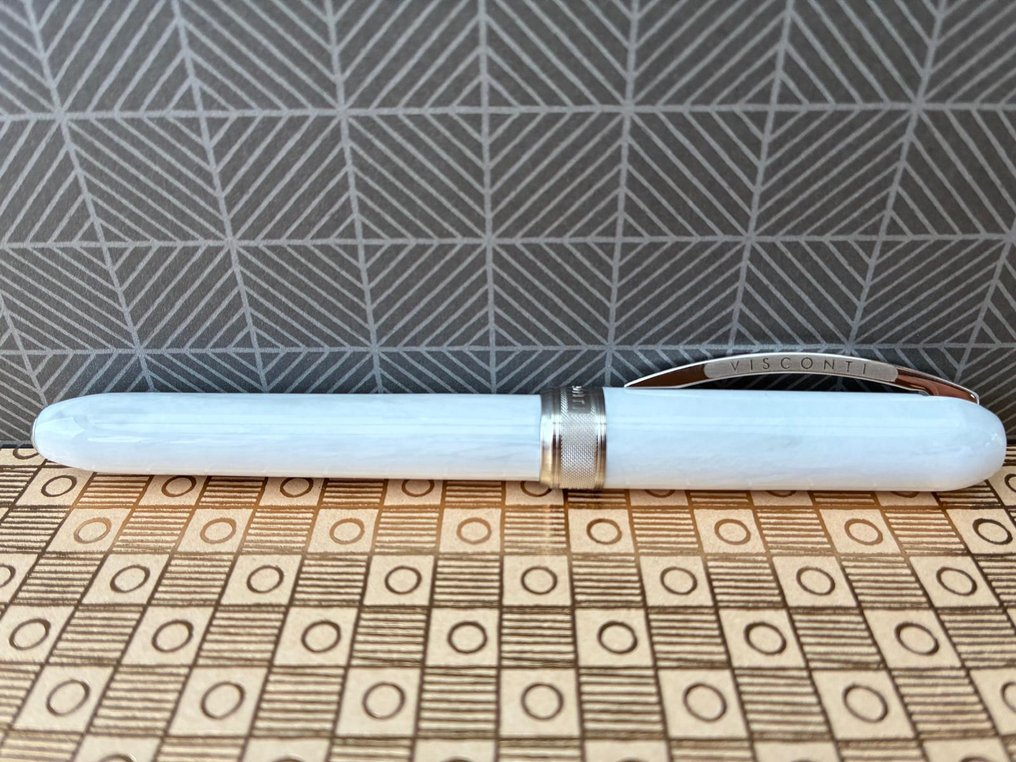Visconti - Rambrandt White - No Reserve Price - Pen #4.3