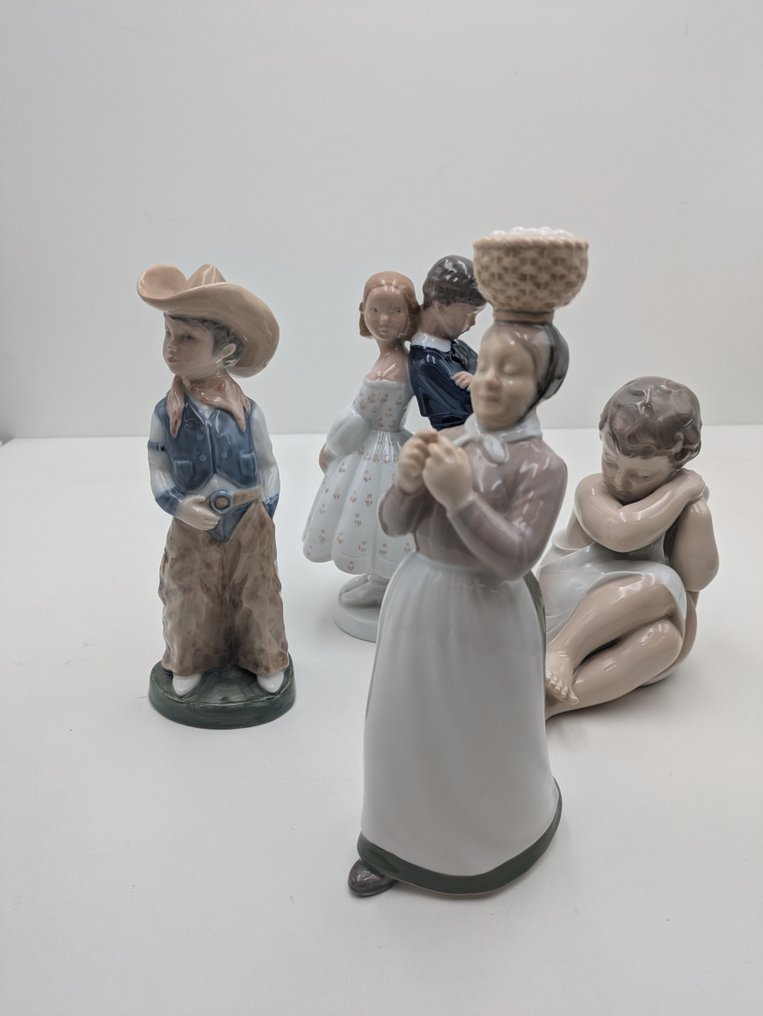 Royal Copenhagen, Bing & Grondahl - Γλυπτό, Gruppo di figure - 22 cm - Πορσελάνη #1.0