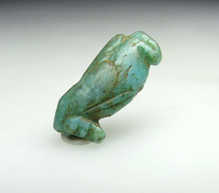 Ancient Egypt, Middle Kingdom Stone Nice and interesting Middle Kingdom Feldspar Falcon - from an old French collection. - 17 mm (No reserve price) #4.3