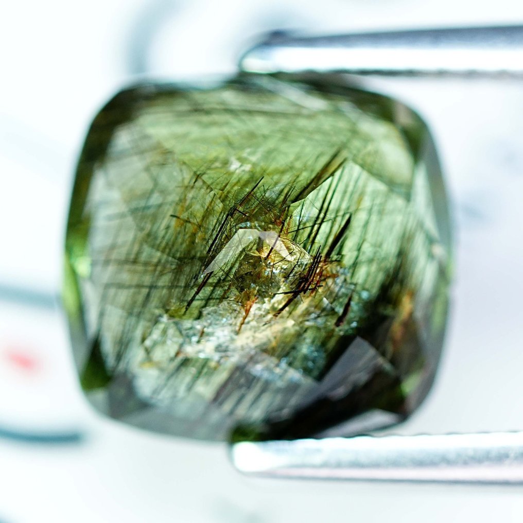 没有保留价 - 1 pcs 绿色, 黄色 橄榄石 - 7.07 ct - 国际有色宝石协会(ICA GemLab) - 稀有金红石!顶级光泽 #2.1