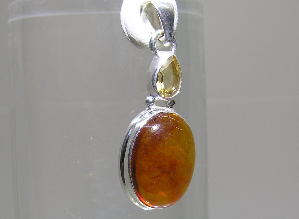 Amber Pendant - Height: 36 mm - Width: 14 mm- 3.5 g - (1) #4.3
