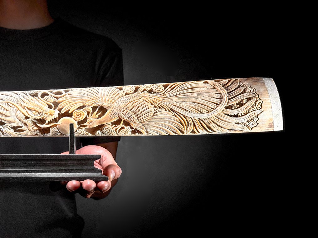 NO RESERVE PRICE - Stunning Extra Large, patinated hand carved Swordfish bill - Dragon Phoenix Rostrum - Xiphias Gladius - 15 cm - 92 cm - 6 cm- Non-CITES species - (1) #3.2