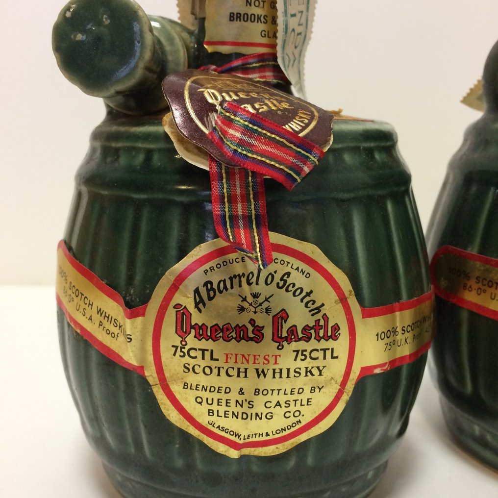 Queen's Castle A Barrel O' Scotch  - b. 1970s - 75cl - 2 bottles #2.1