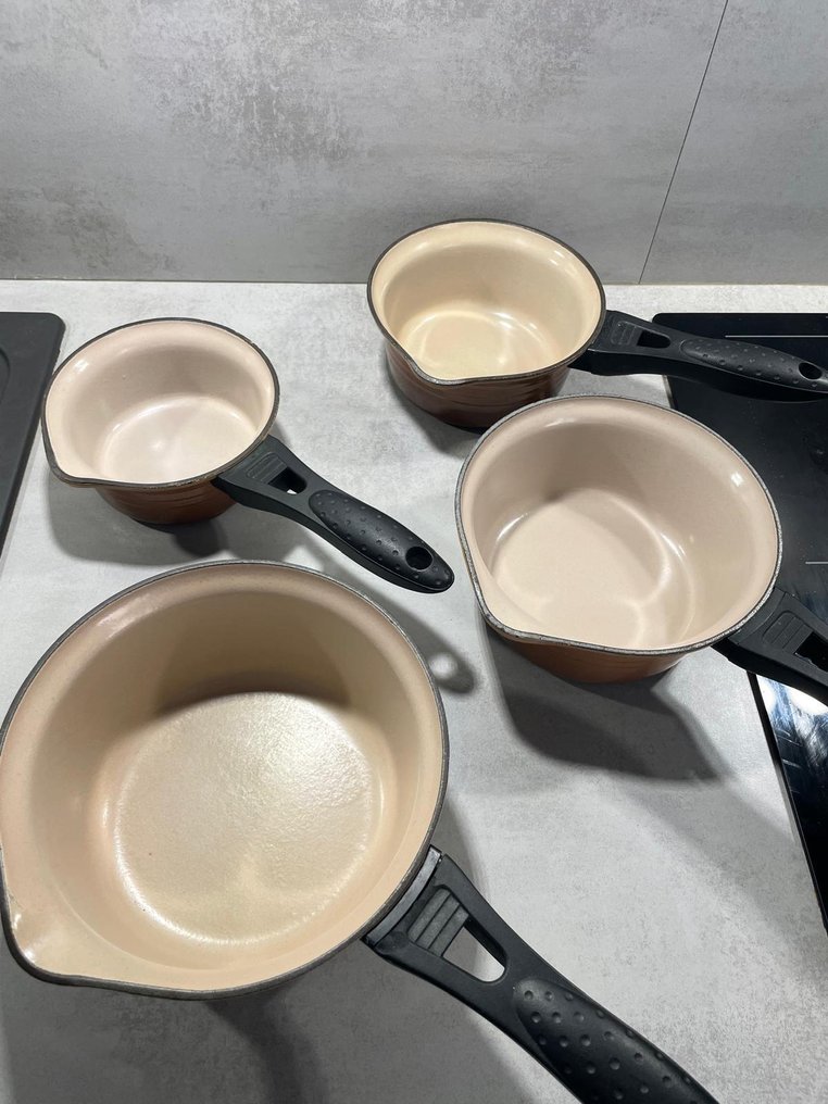 Le Creuset - Cooking pot set (4) - source #1.0