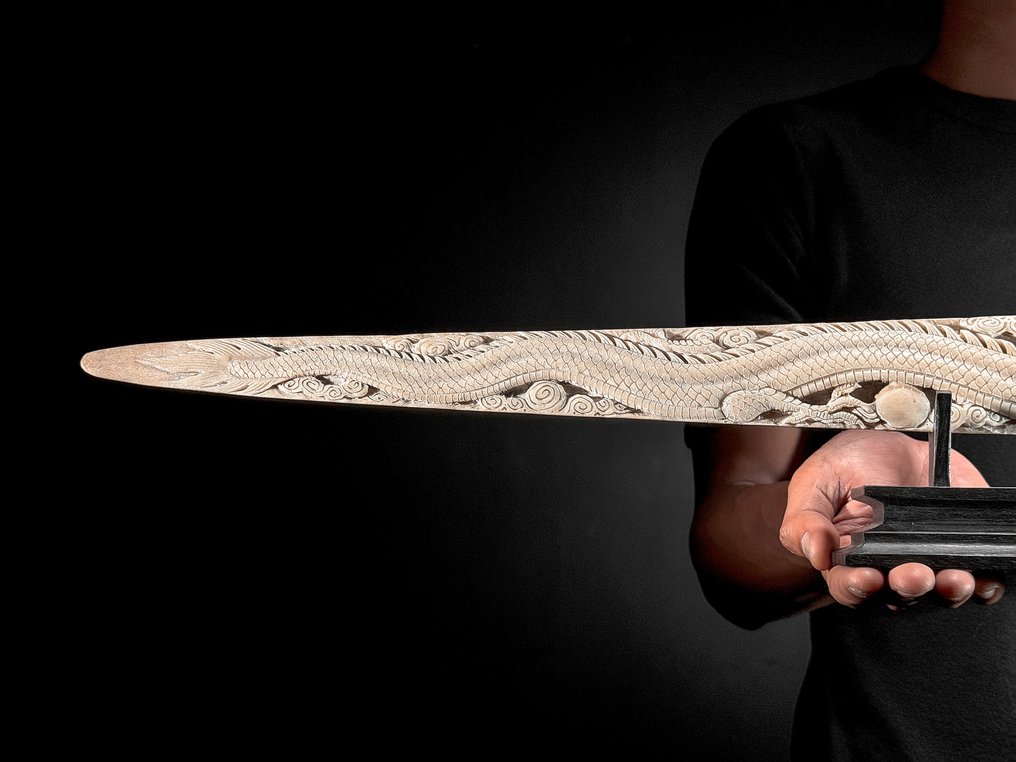 NO RESERVE PRICE - Stunning Extra Large, patinated hand carved Swordfish bill - Dragon Phoenix Rostrum - Xiphias Gladius - 15 cm - 92 cm - 6 cm- Non-CITES species - (1) #1.0