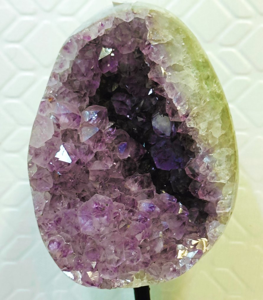 No Reserve Price! - Amethyst Geode - Height: 220 mm - Width: 100 mm- 1683 g #1.0