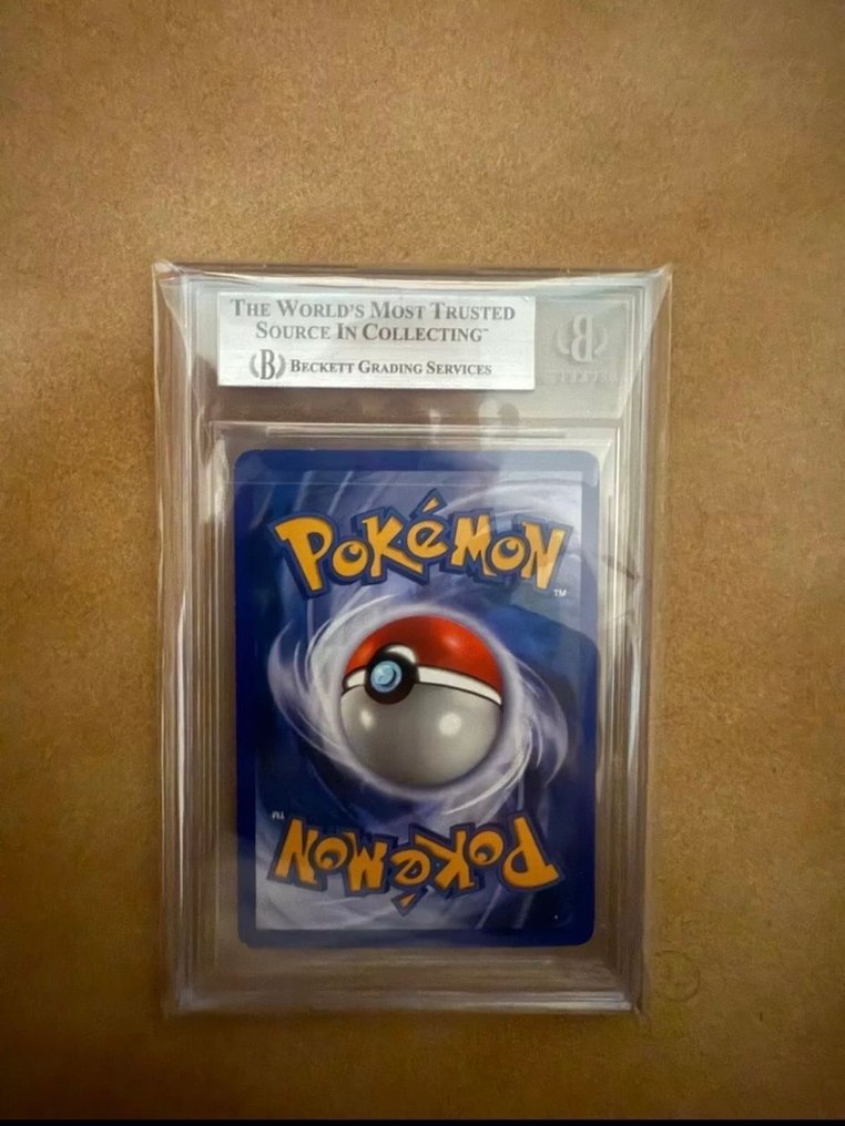 Pokémon - 1 Graded card - Pikachu Omvendt holo - Beckett 8 - WOTC - Legendary Collection #1.0