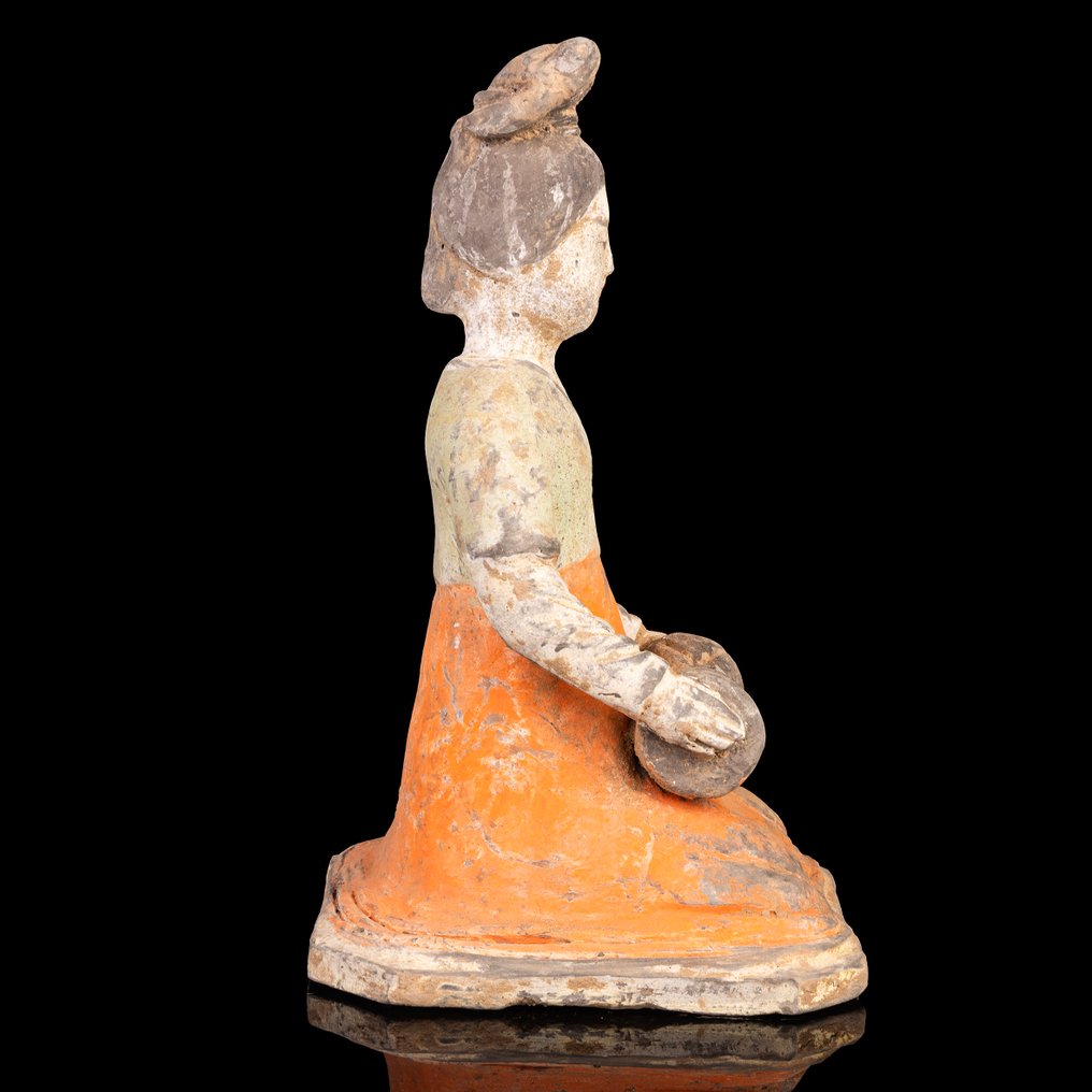 Ancient Chinese, Tang Dynasty 彩绘陶瓷人像：一位坐着的女性音乐家  (沒有保留價) #3.2