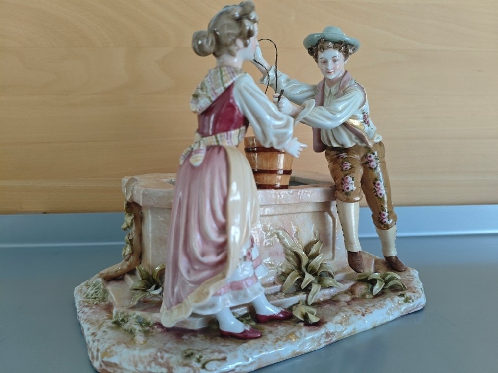 Capodimonte - 微型雕像 - Couple au puits - 瓷器 #1.0