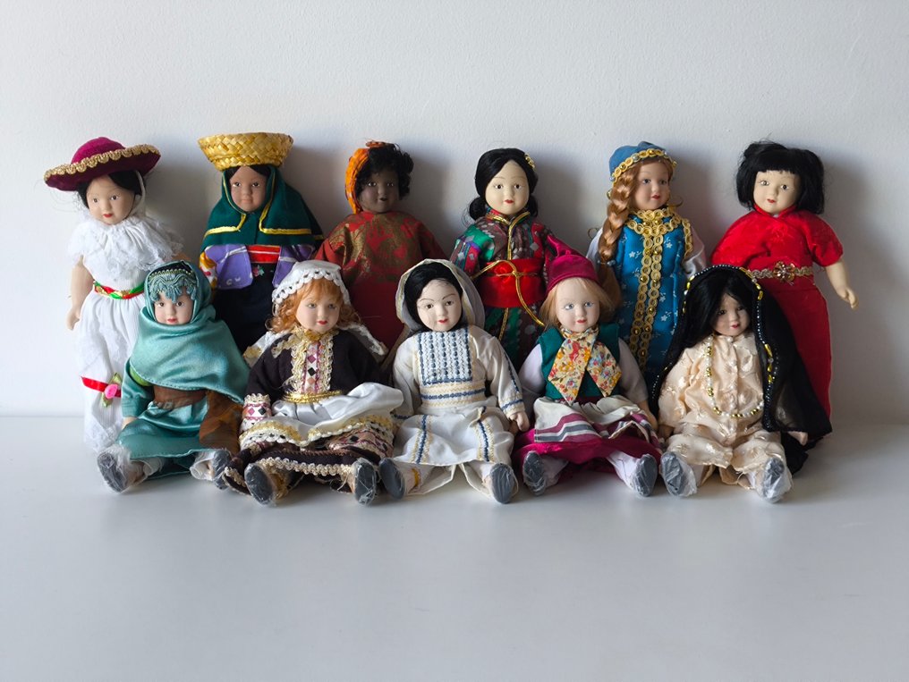 Collezione a tema - 11 Bambole del Mondo #1.0