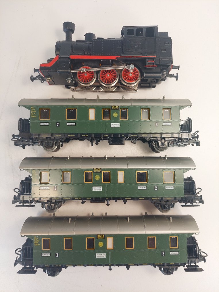 Märklin, Trix Express H0 - Set Machetă tren transport călători (4) - BR 80 și 3 vagoane de pasageri - DRG #1.0