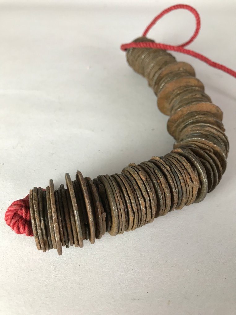 Japan. Edo Period (1600-1868) Holed Coin with String, incl. Kan'ei Tsūhō (Ingen mindstepris) #4.3