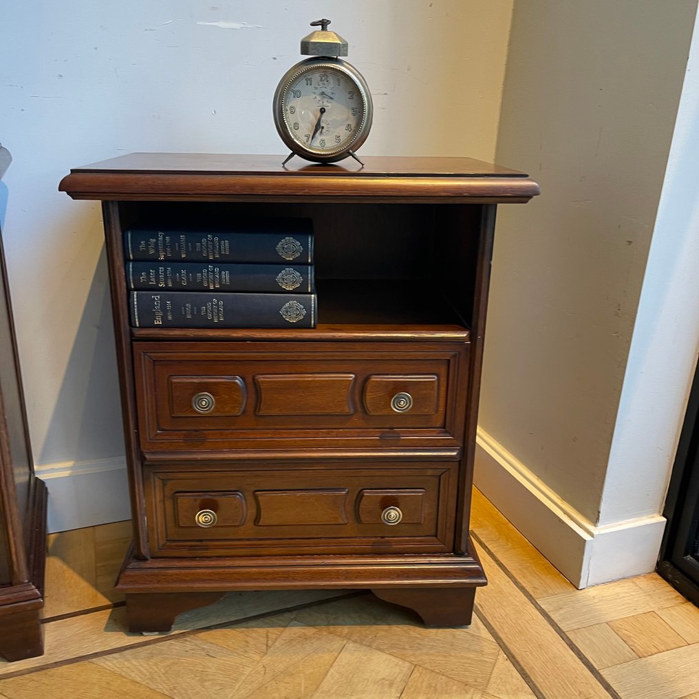 Éjjeliszekrény (2) - Diófa #3.2