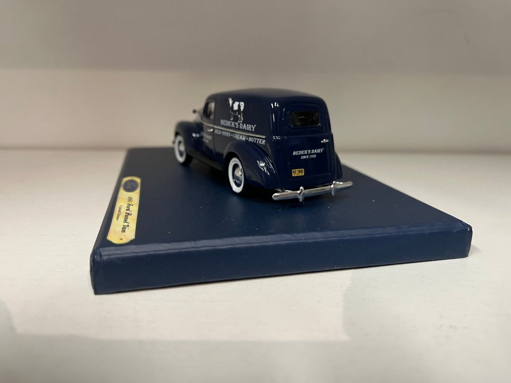 ford genuine parts 1:43 - Pienoismalliauto - Ford panel Van 1940 #2.1