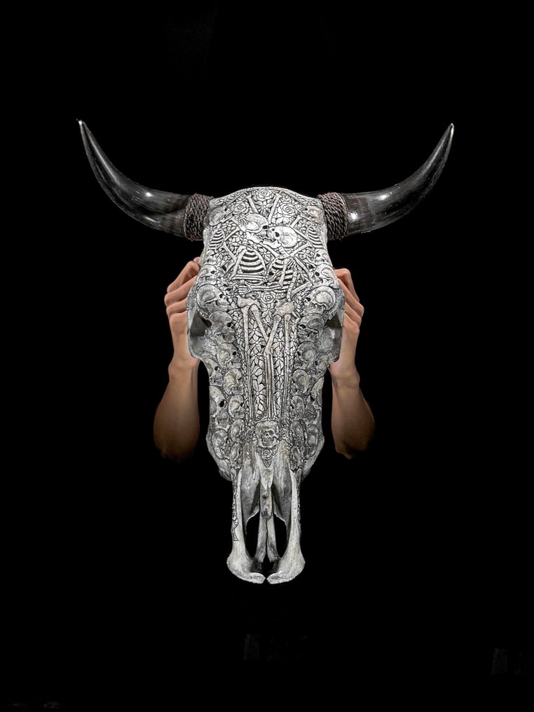 PAS DE PRIX MINIMAL - Vrai grand crâne de taureau gris sculpté à la main - Motif de couple de crânes Crâne sculpté - Bos Taurus - 56 cm - 47 cm - 21 cm- Espèces non-CITES - (1) #2.1