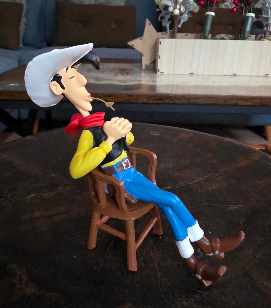 Statuetta - Lucky Luke assis sur chaise - Plastica #1.0