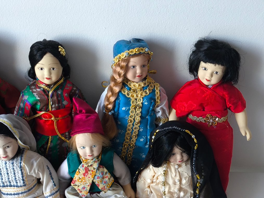 Collezione a tema - 11 Bambole del Mondo #4.3