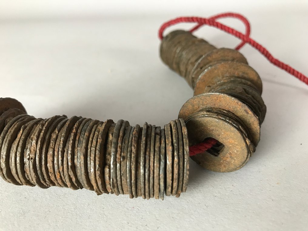 Japan. Edo Period (1600-1868) Holed Coin with String, incl. Kan'ei Tsūhō (Ingen mindstepris) #3.2