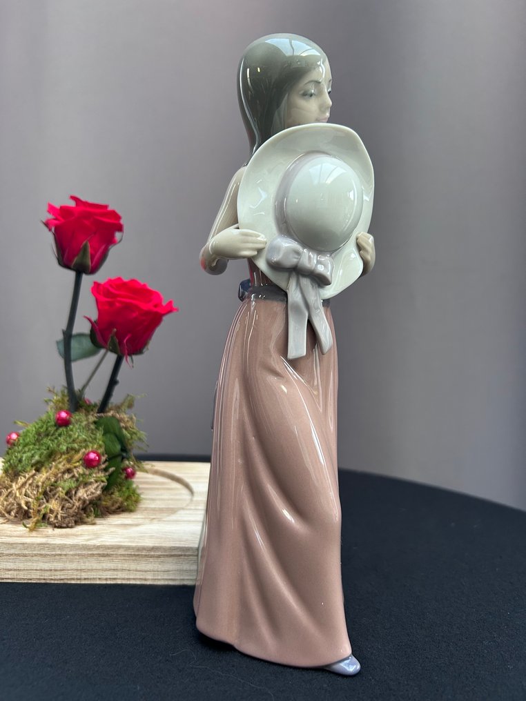 Lladró - 微型雕像 - La fille au chapeau - 瓷器 #1.0