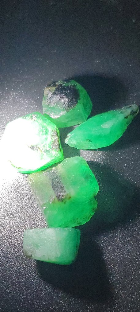 Emerald Rough- 4 g - (5) #2.1