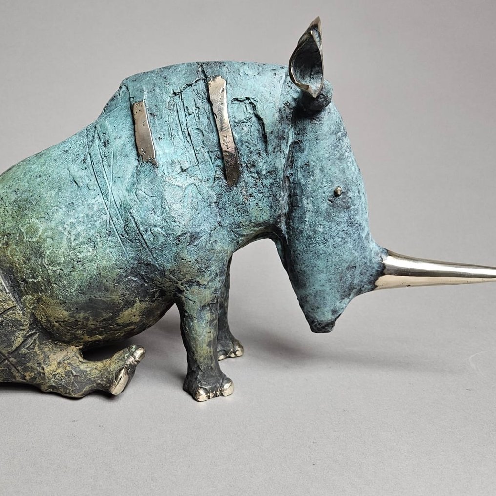 Dariusz Zielinski - The sitting rhino-bronze #3.2