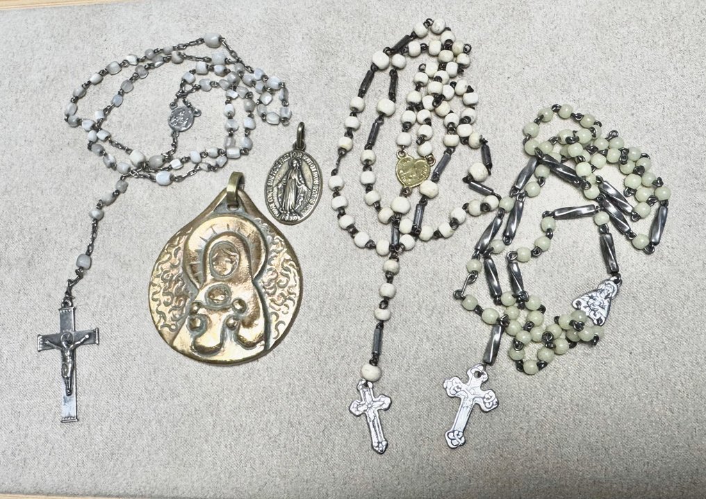 古董 天主教念珠 (5) - 黄铜色, 黄铜 - 20世纪 - 一套五个奖章吊坠  #1.0